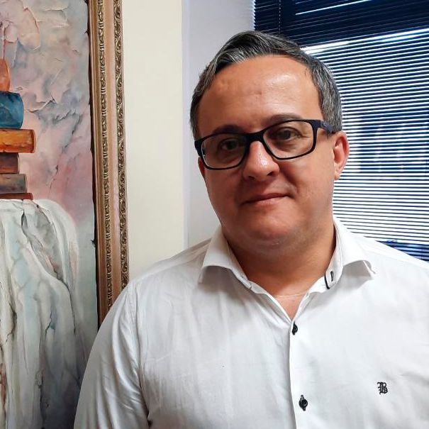 https://piresebarboza.adv.br/wp-content/uploads/2021/02/dr-pedro-ivo.png